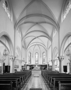 Vue de la nef et du choeur depuis l'entrée. © Région Bourgogne-Franche-Comté, Inventaire du patrimoine