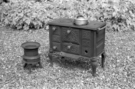 Cuisinière et réchaud miniatures (jouets). © Région Bourgogne-Franche-Comté, Inventaire du patrimoine
