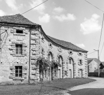 Vue du bâtiment en arc-de-cercle. © Région Bourgogne-Franche-Comté, Inventaire du patrimoine