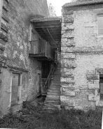 Vue de l'escalier situé entre deux bâtiments de logements d'ouvriers. © Région Bourgogne-Franche-Comté, Inventaire du patrimoine