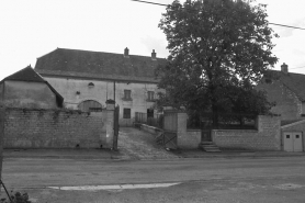 Vue d'ensemble depuis la rue. © Région Bourgogne-Franche-Comté, Inventaire du patrimoine