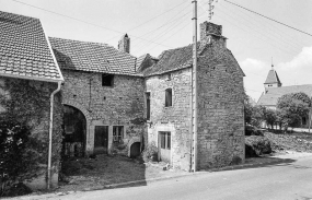 Ferme avec habitation débordante : façade antérieure. © Région Bourgogne-Franche-Comté, Inventaire du patrimoine