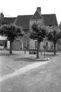 Vue de la façade antérieure depuis la place. © Région Bourgogne-Franche-Comté, Inventaire du patrimoine