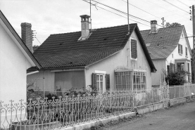 Maison individuelle (cadastre : AH 237) en 1982.SRI. Inventaire topographique du canton de Beaucourt (1981-1982). © Région Bourgogne-Franche-Comté, Inventaire du patrimoine