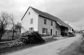 Vue d'ensemble de trois quarts gauche. © Région Bourgogne-Franche-Comté, Inventaire du patrimoine Vue d'ensemble de trois quarts gauche. © Région Bourgogne-Franche-Comté, Inventaire du patrimoine