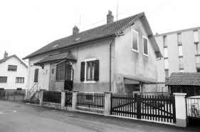 Maison jumelée : vue de trois quarts droit. © Région Bourgogne-Franche-Comté, Inventaire du patrimoine