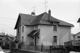 Maison jumelée : façades antérieure et latérale droite. © Région Bourgogne-Franche-Comté, Inventaire du patrimoine