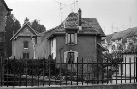 Maison jumelée : façade latérale gauche. © Région Bourgogne-Franche-Comté, Inventaire du patrimoine