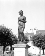 Statue déplacée, ornant autrefois la fontaine. © Région Bourgogne-Franche-Comté, Inventaire du patrimoine