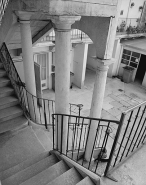 Maison, 74 rue Saint-Désiré, escalier sur cour, détail. © Région Bourgogne-Franche-Comté, Inventaire du patrimoine