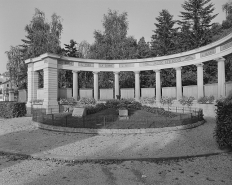 Vue de la partie gauche du monument. © Région Bourgogne-Franche-Comté, Inventaire du patrimoine