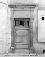 Façade latérale, porte d'entrée avec la date 1726. © Région Bourgogne-Franche-Comté, Inventaire du patrimoine