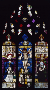 Vue d'ensemble (après restauration) : Crucifixion encadrée par deux donateurs présentés par sainte Anne et saint Guillaume, sainte Madeleine au pied de la croix, le tout surmonté de la Sainte Face et d'anges portant les instruments de la Passion. © Région Bourgogne-Franche-Comté, Inventaire du patrimoine