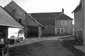 Vue d'ensemble depuis la cour. © Région Bourgogne-Franche-Comté, Inventaire du patrimoine