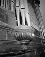 Détail du buffet, culot d'une tourelle vu de trois quarts gauche. © Région Bourgogne-Franche-Comté, Inventaire du patrimoine