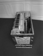 Orgue de choeur ouvert par dessus, vu de côté. © Région Bourgogne-Franche-Comté, Inventaire du patrimoine