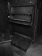 Console, vue en plongée de trois quarts gauche. © Région Bourgogne-Franche-Comté, Inventaire du patrimoine