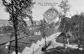 Vue du village avec usine au premier plan depuis le lieu-dit le Bannot, limite 19e siècle 20e siècle. © Région Bourgogne-Franche-Comté, Inventaire du patrimoine