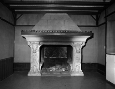 Intérieur : détail d'une cheminée, de face. © Région Bourgogne-Franche-Comté, Inventaire du patrimoine