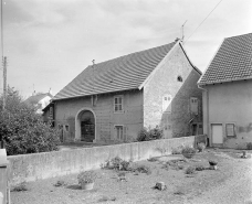 Vue d'ensemble, de trois quarts droit. © Région Bourgogne-Franche-Comté, Inventaire du patrimoine