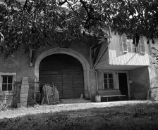 Façade antérieure : détail des entrées de grange et de logis. © Région Bourgogne-Franche-Comté, Inventaire du patrimoine