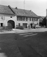 Façade antérieure, de trois quarts gauche. © Région Bourgogne-Franche-Comté, Inventaire du patrimoine