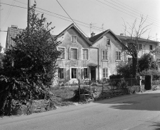 Façade sur rue, de trois quarts gauche. © Région Bourgogne-Franche-Comté, Inventaire du patrimoine