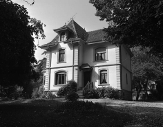 Façade antérieure, de trois quarts droit. © Région Bourgogne-Franche-Comté, Inventaire du patrimoine