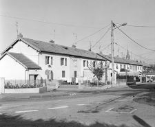 Vue d'ensemble, de trois quarts gauche depuis la rue des Champs. © Région Bourgogne-Franche-Comté, Inventaire du patrimoine