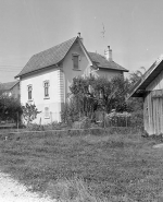 Façade postérieure et latérale droite, de trois quarts gauche. © Région Bourgogne-Franche-Comté, Inventaire du patrimoine