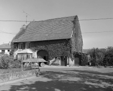 Façade antérieure, vue de trois quarts droit. © Région Bourgogne-Franche-Comté, Inventaire du patrimoine