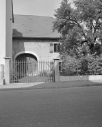 Façade latérale gauche ; porte de grange. © Région Bourgogne-Franche-Comté, Inventaire du patrimoine