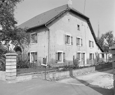 Façade antérieure et façade latérale gauche. © Région Bourgogne-Franche-Comté, Inventaire du patrimoine