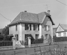 Façade antérieure et façade latérale droite. © Région Bourgogne-Franche-Comté, Inventaire du patrimoine
