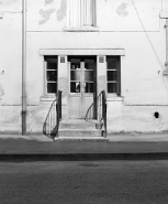 AI 98 ; façade antérieure : porte piétonne. © Région Bourgogne-Franche-Comté, Inventaire du patrimoine