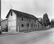Façade antérieure et façade latérale gauche. © Région Bourgogne-Franche-Comté, Inventaire du patrimoine