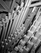 Tuyauterie du clavier du grand orgue, vue de trois quarts droit. © Région Bourgogne-Franche-Comté, Inventaire du patrimoine