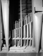 Tuyauterie du clavier du grand orgue à travers la montre, vue de face. © Région Bourgogne-Franche-Comté, Inventaire du patrimoine
