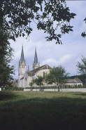 Vue du chevet et de la façade latérale droite. © Région Bourgogne-Franche-Comté, Inventaire du patrimoine