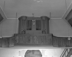 Vue générale de face en contre-plongée. © Région Bourgogne-Franche-Comté, Inventaire du patrimoine