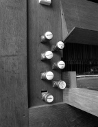 Tirants de registre, côté gauche, vus de trois quarts gauche. © Région Bourgogne-Franche-Comté, Inventaire du patrimoine