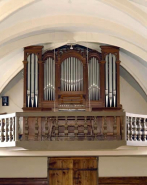 Vue générale de face en contre-plongée. © Région Bourgogne-Franche-Comté, Inventaire du patrimoine