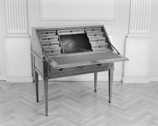 Vue d'ensemble, trois quarts gauche, avec abattant ouvert. © Région Bourgogne-Franche-Comté, Inventaire du patrimoine