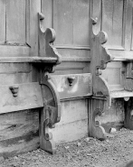 Détail d'une stalle du mur sud du choeur après l'incendie de 1987. © Région Bourgogne-Franche-Comté, Inventaire du patrimoine