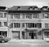Façade sur rue. La porte cochère était à l'origine en plein-cintre. © Région Bourgogne-Franche-Comté, Inventaire du patrimoine Façade sur rue. La porte cochère était à l'origine en plein-cintre. © Région Bourgogne-Franche-Comté, Inventaire du patrimoine