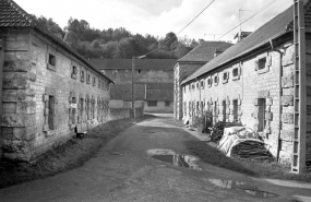 Logements ouvriers depuis la cour du haut fourneau. © Région Bourgogne-Franche-Comté, Inventaire du patrimoine