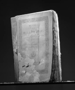 Livre debout, fermé. © Région Bourgogne-Franche-Comté, Inventaire du patrimoine