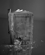 Livre debout, entrouvert. © Région Bourgogne-Franche-Comté, Inventaire du patrimoine