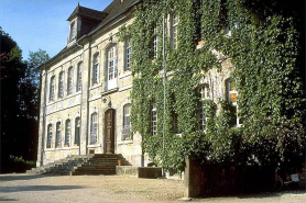 Façade antérieure du logement patronal, vue de trois quarts droit. © Région Bourgogne-Franche-Comté, Inventaire du patrimoine
