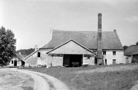 Parties agricoles (G) et cheminée d'usine (H). © Région Bourgogne-Franche-Comté, Inventaire du patrimoine